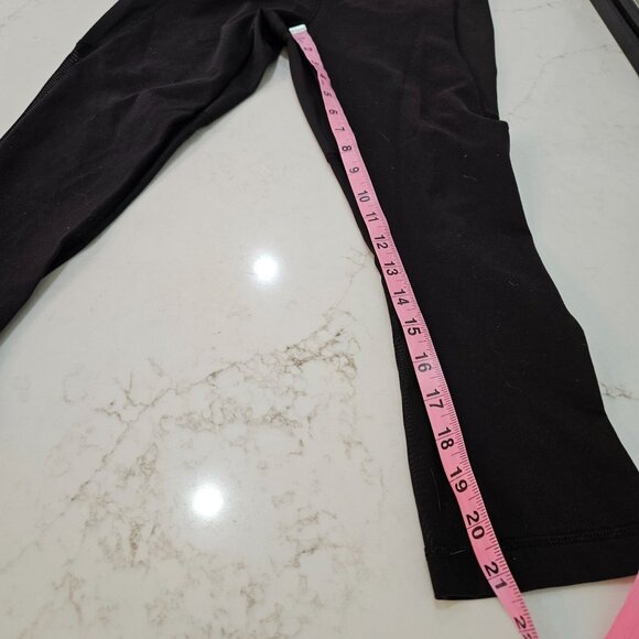 Lululemon Breathe Easy Crop Leggings Size 8 Black & Pink Mesh Leg Back - Picture 11 of 11